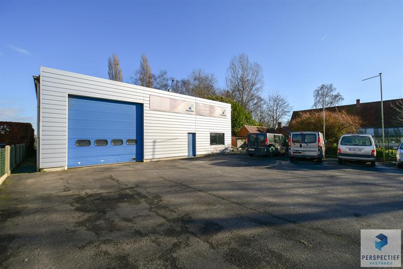 Polyvalente loods (349m²) met een totale grondoppervlakte van 902m².
