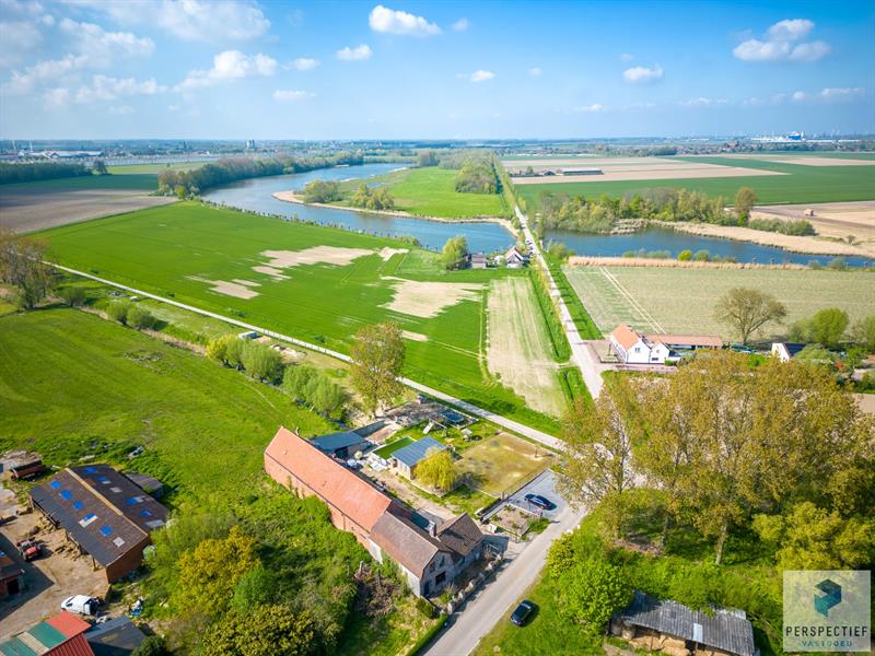 | IN OPTIE | Mooie op te frissen hoeve en weide met uitzicht op de uitgestrekte Zeeuws-Vlaamse polders op 7997 m²