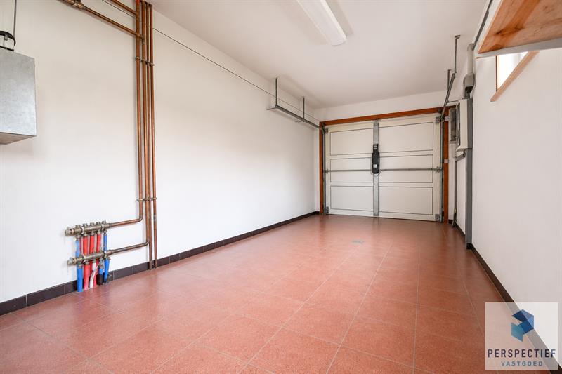 RUIME alleenstaande woning met 3 SLPKS, garage en mooie tuin - 16