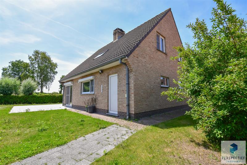RUIME alleenstaande woning met 3 SLPKS, garage en mooie tuin - 1
