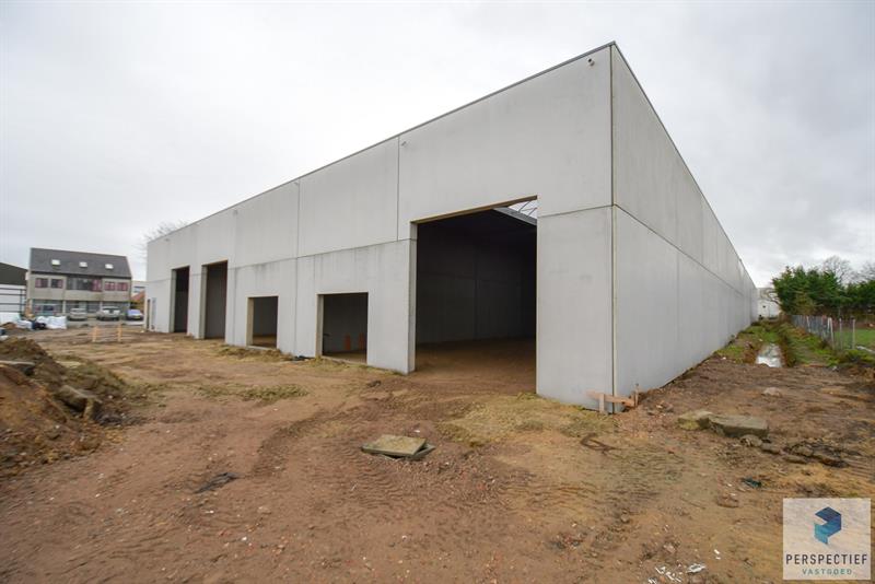 UNIT 4 - 410 M²  – 4 parkings 