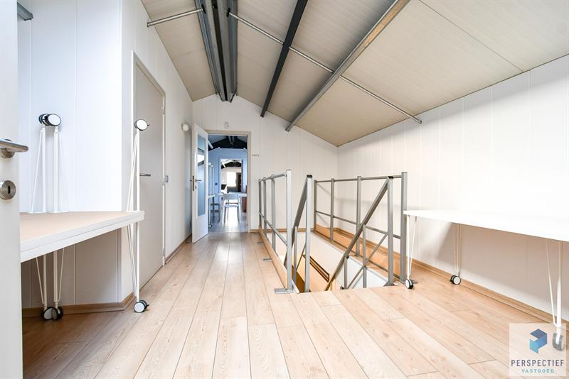 Uiterst goed gelegen polyvalente bedrijfsgebouw met 11 kantoorruimtes en een bruikbare vloeroppervlakte van 685m² - 20