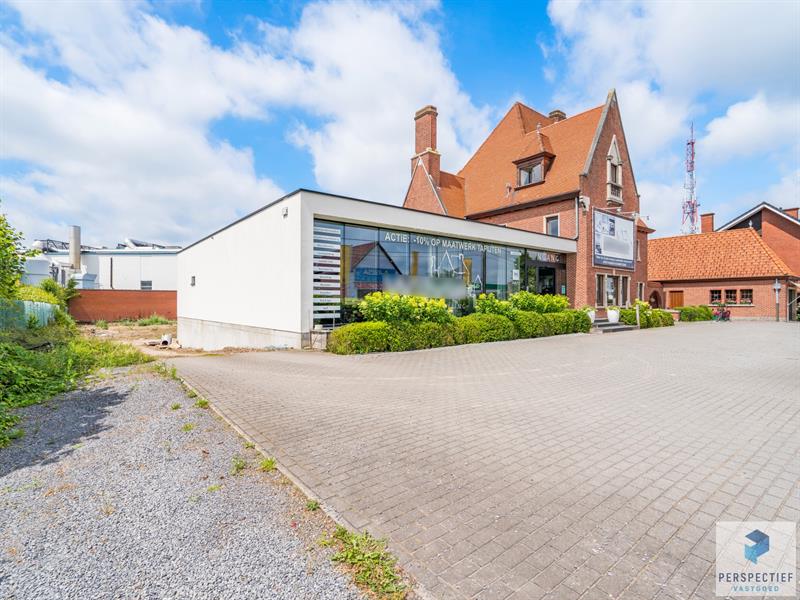 2 handelsruimtes + appartement met mogelijkheden op een strategische ligging te Roeselare - 2