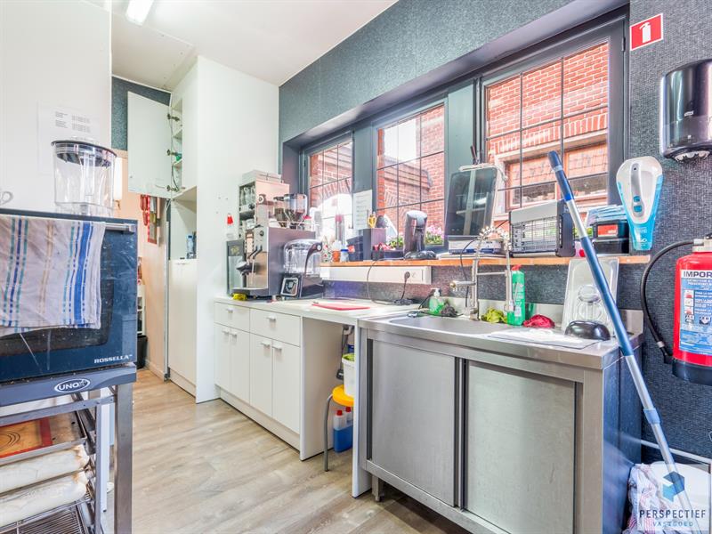 2 handelsruimtes + appartement met mogelijkheden op een strategische ligging te Roeselare - 10