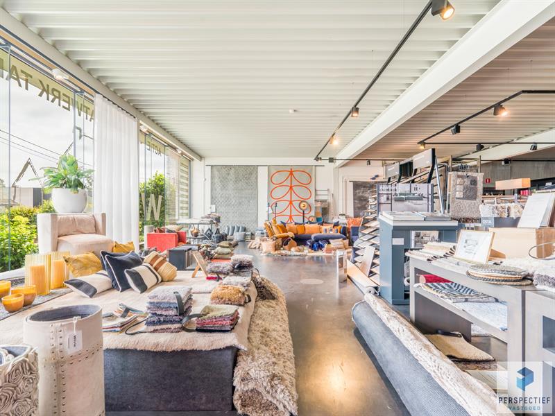 2 handelsruimtes + appartement met mogelijkheden op een strategische ligging te Roeselare - 12