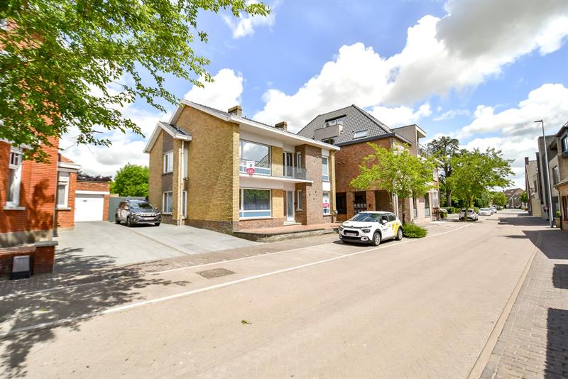 | BEZOEKMOMENT 14/06 van 12u - 14u | STATIGE en ruime woning in het centrum van Oedelem op 1076m² - 19