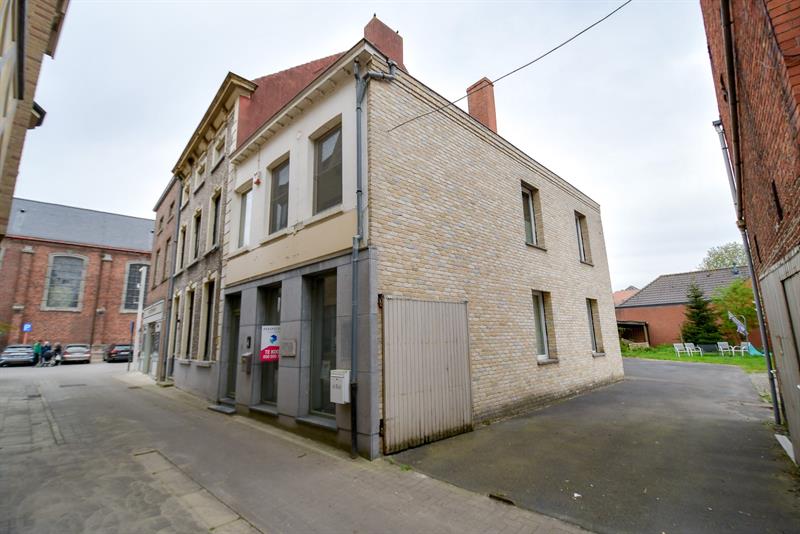 Ruim polyvalent pand bestaande uit winkel en woonst  in centrum Oedelem - 1