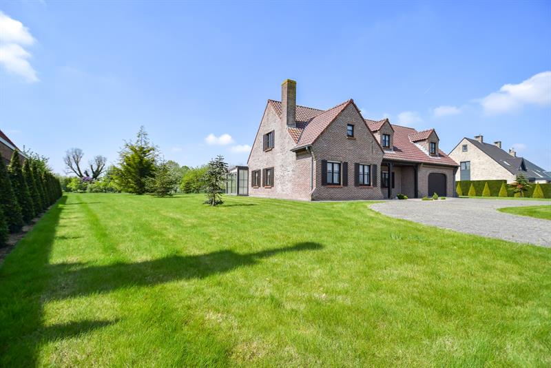 | IN OPTIE NA 1 WEEK - COMPROMIS IN OPMAAK | RUIME CHARMANTE VILLA met GROTE TUIN op 2222m² en woonopp. van 276m². - 3