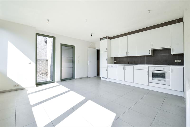 INSTAPKLAAR 2 slaapkamer appartement met terras incl. AUTOSTAANPLAATS en kelder - 4