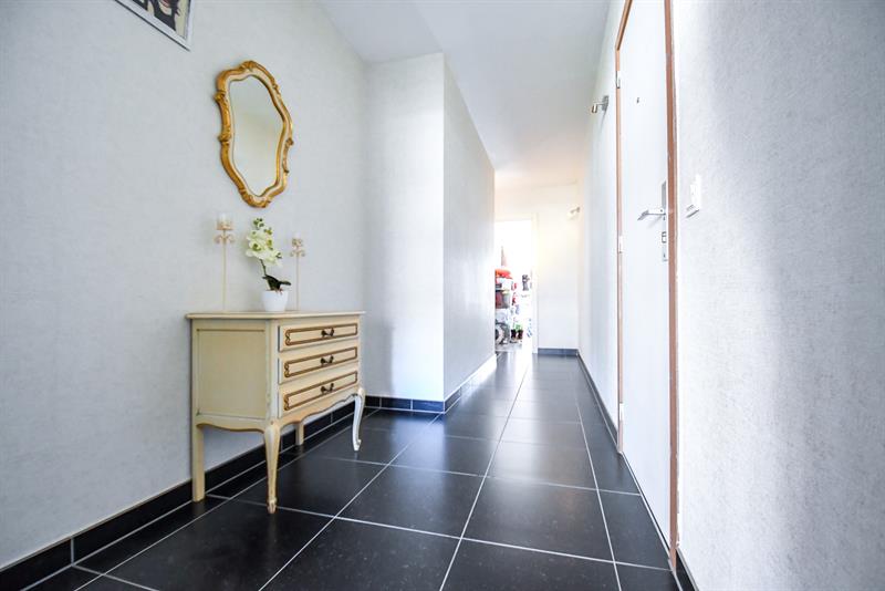 Instapklaar appartement met 2 SLPKS naast het station van Brugge - 7