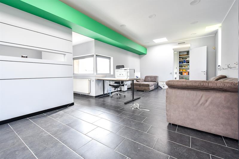 RUIME woning met handelsruimte in het centrum van Bellem