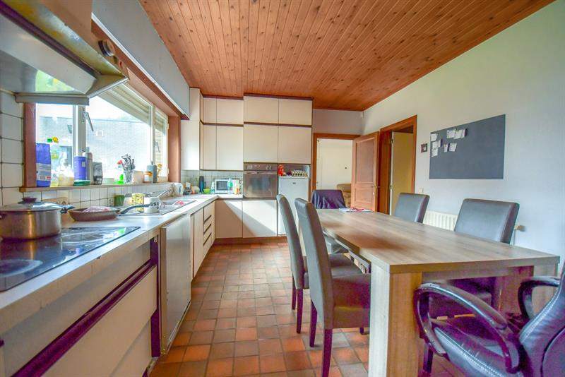 RUIME woning met handelsruimte in het centrum van Bellem - 10