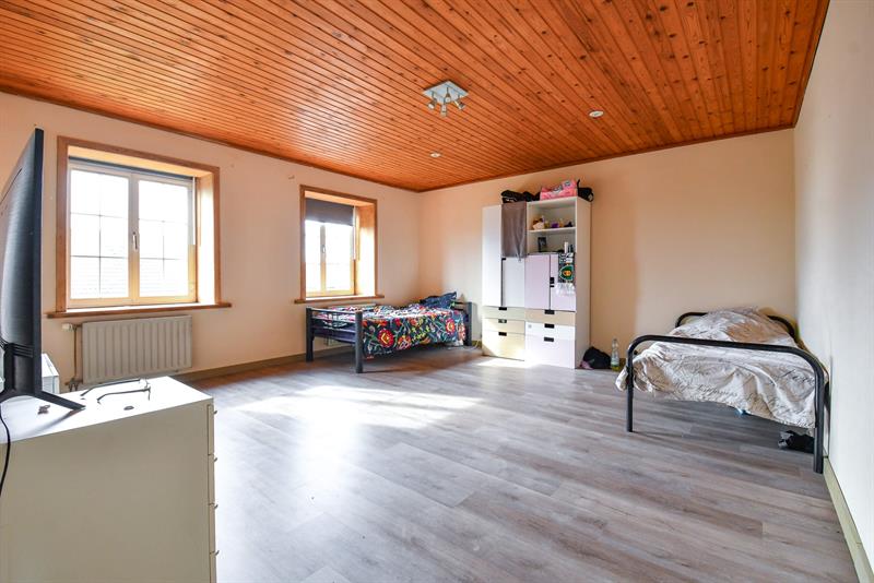 RUIME woning met handelsruimte in het centrum van Bellem - 12