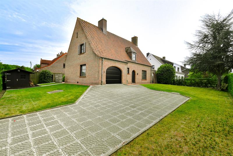 IN EEN GROENE OMGEVING GELEGEN CHARMANTE VILLA met GARAGE & TUIN - 3