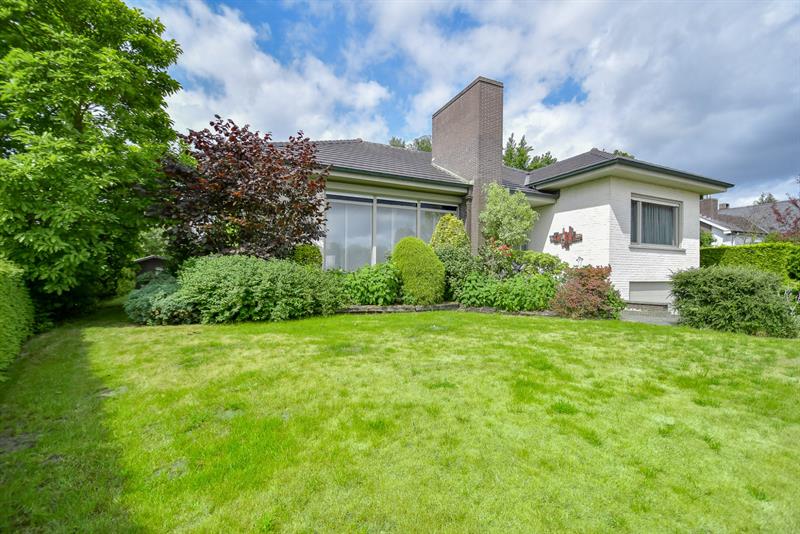 Goed onderhouden statige woning op een perceel van 970m² - 2