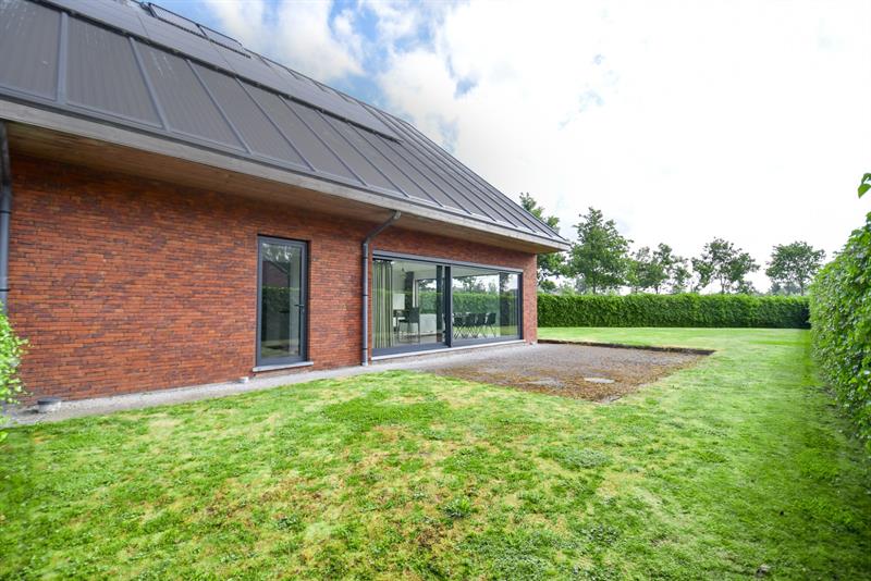 | BEZOEKMOMENT woe 11/06 van 17u - 18u30 | Rustig gelegen architecturale villa omgeven door groen - 35