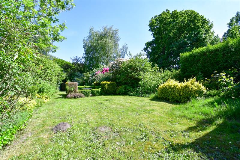 Woning en bungalow met prachtige idyllische tuin en uitweg op 2034 m² - 6