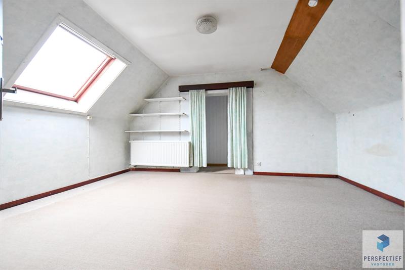 Woning en bungalow met prachtige idyllische tuin en uitweg op 2034 m² - 15