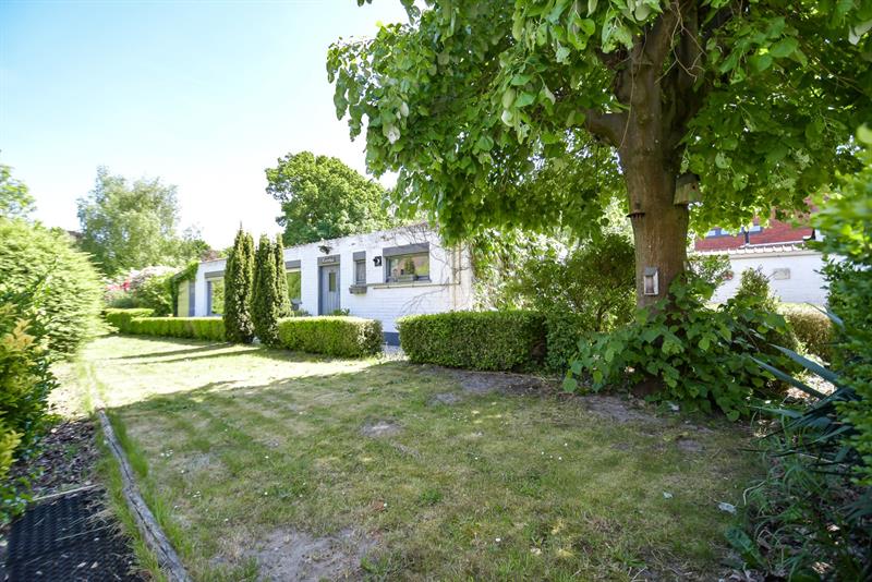 Woning en bungalow met prachtige idyllische tuin en uitweg op 2034 m² - 20