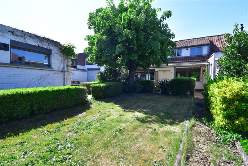 Woning en bungalow met prachtige idyllische tuin en uitweg op 2034 m² - 21