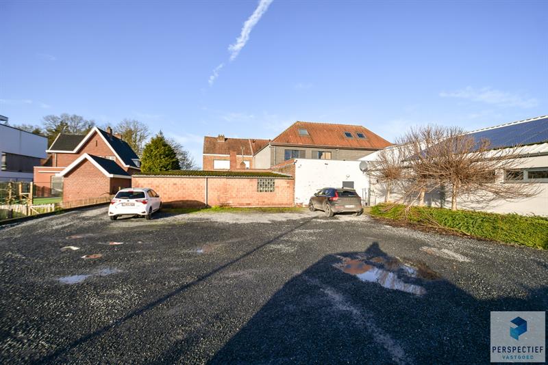 Uiterst goed gelegen polyvalente bedrijfsgebouw met 11 kantoorruimtes en een bruikbare vloeroppervlakte van 685m²