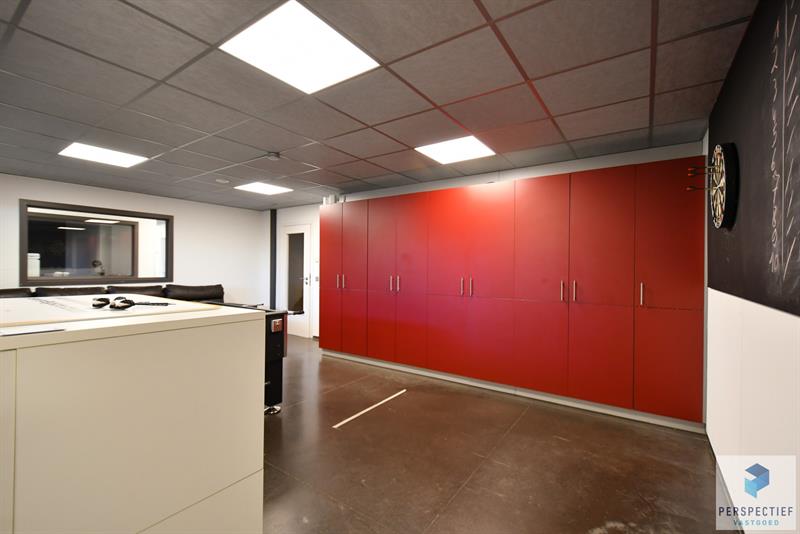 Uiterst goed gelegen polyvalente bedrijfsgebouw met 11 kantoorruimtes en een bruikbare vloeroppervlakte van 685m² - 12