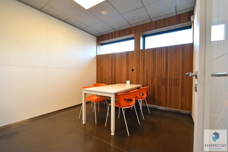 Uiterst goed gelegen polyvalente bedrijfsgebouw met 11 kantoorruimtes en een bruikbare vloeroppervlakte van 685m² - 13