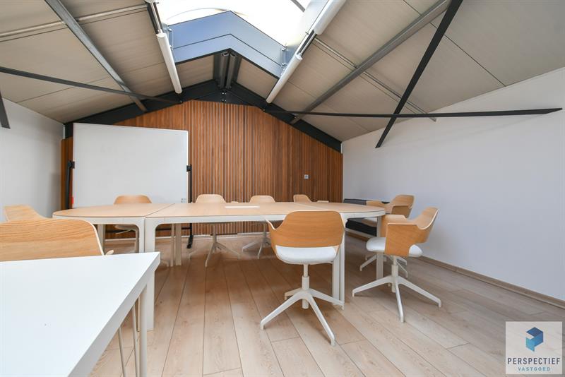 Uiterst goed gelegen polyvalente bedrijfsgebouw met 11 kantoorruimtes en een bruikbare vloeroppervlakte van 685m² - 19