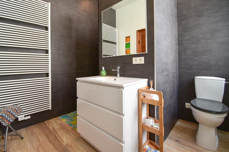 GERENOVEERDE WONING MET 4 SLAAPKAMERS OP EEN BOOGSCHEUT VAN DE ZEEDIJK! - 10