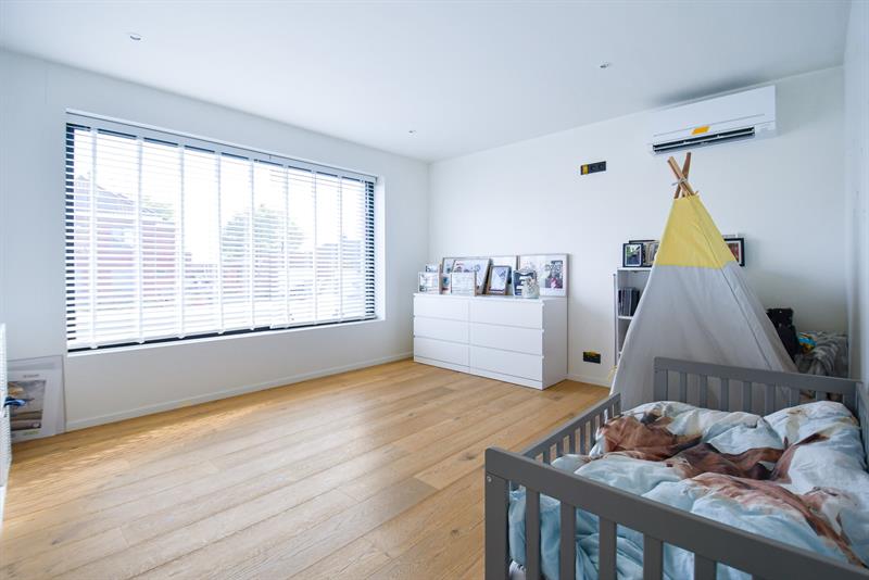 RUIME VERNIEUWDE WONING met GROTE PRAKTIJKRUIMTE - 18