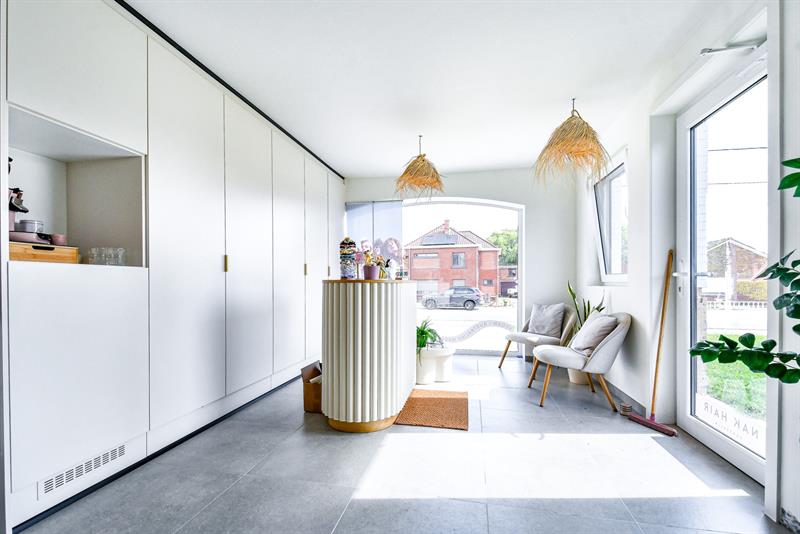 RUIME VERNIEUWDE WONING met GROTE PRAKTIJKRUIMTE - 19