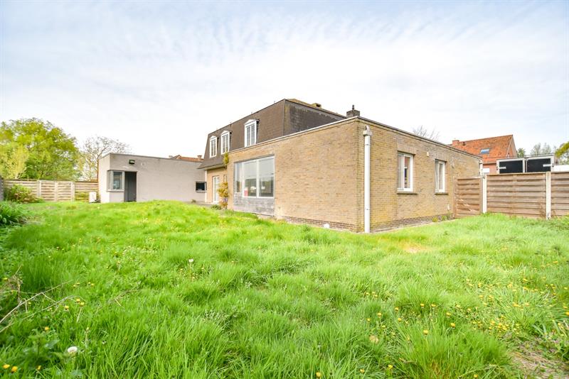 RUIME woning met handelsruimte in het centrum van Bellem - 17
