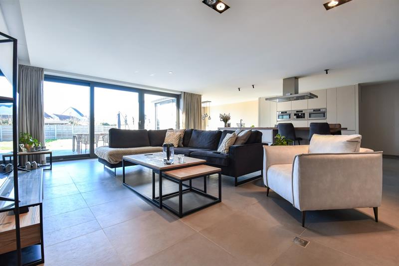 Ruime (WOONOPP: 282m²) energiezuinige ( A LABEL) woning met 4 SLPKS, tuin en garage - 2