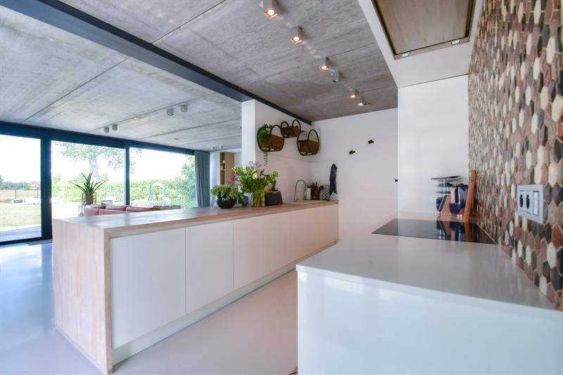 BEZOEKMOMENT ZATERDAG 09/08 VAN 9U TOT 10U30 | Rustig & landelijk gelegen architecturale villa op 1.166m² - 12