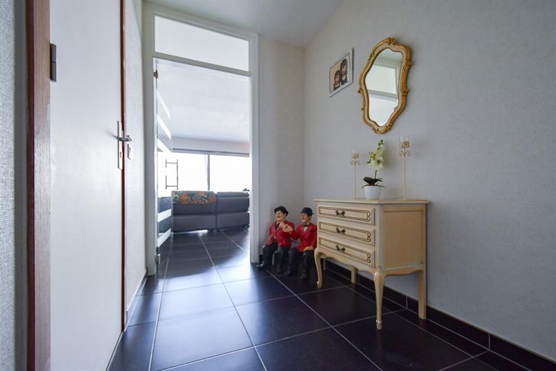 Instapklaar appartement met 2 SLPKS naast het station van Brugge - 8