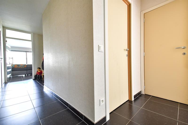 Instapklaar appartement met 2 SLPKS naast het station van Brugge - 9