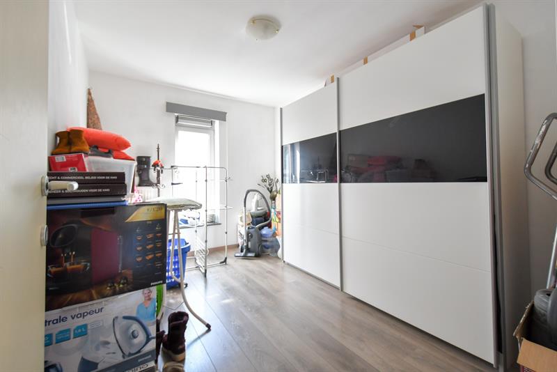 Instapklaar appartement met 2 SLPKS naast het station van Brugge - 10