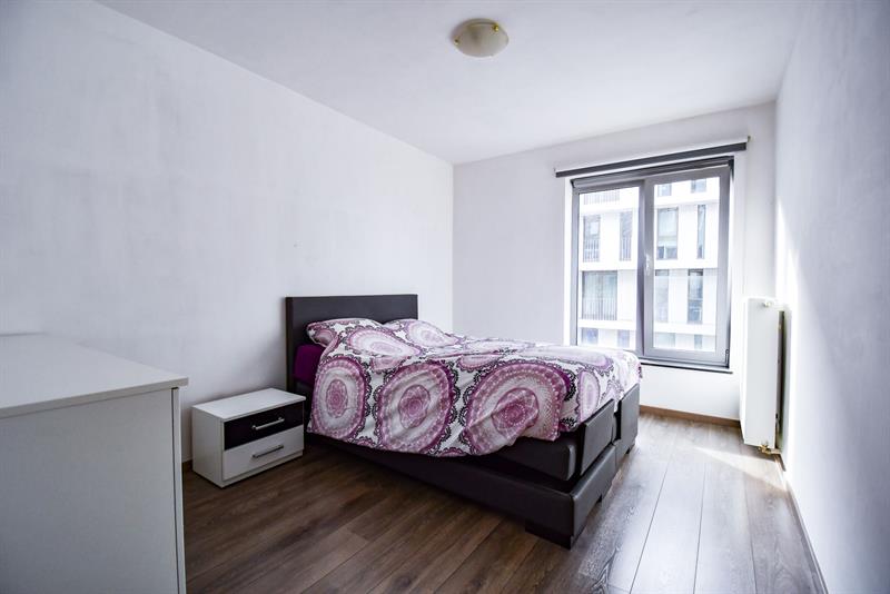 Instapklaar appartement met 2 SLPKS naast het station van Brugge - 12