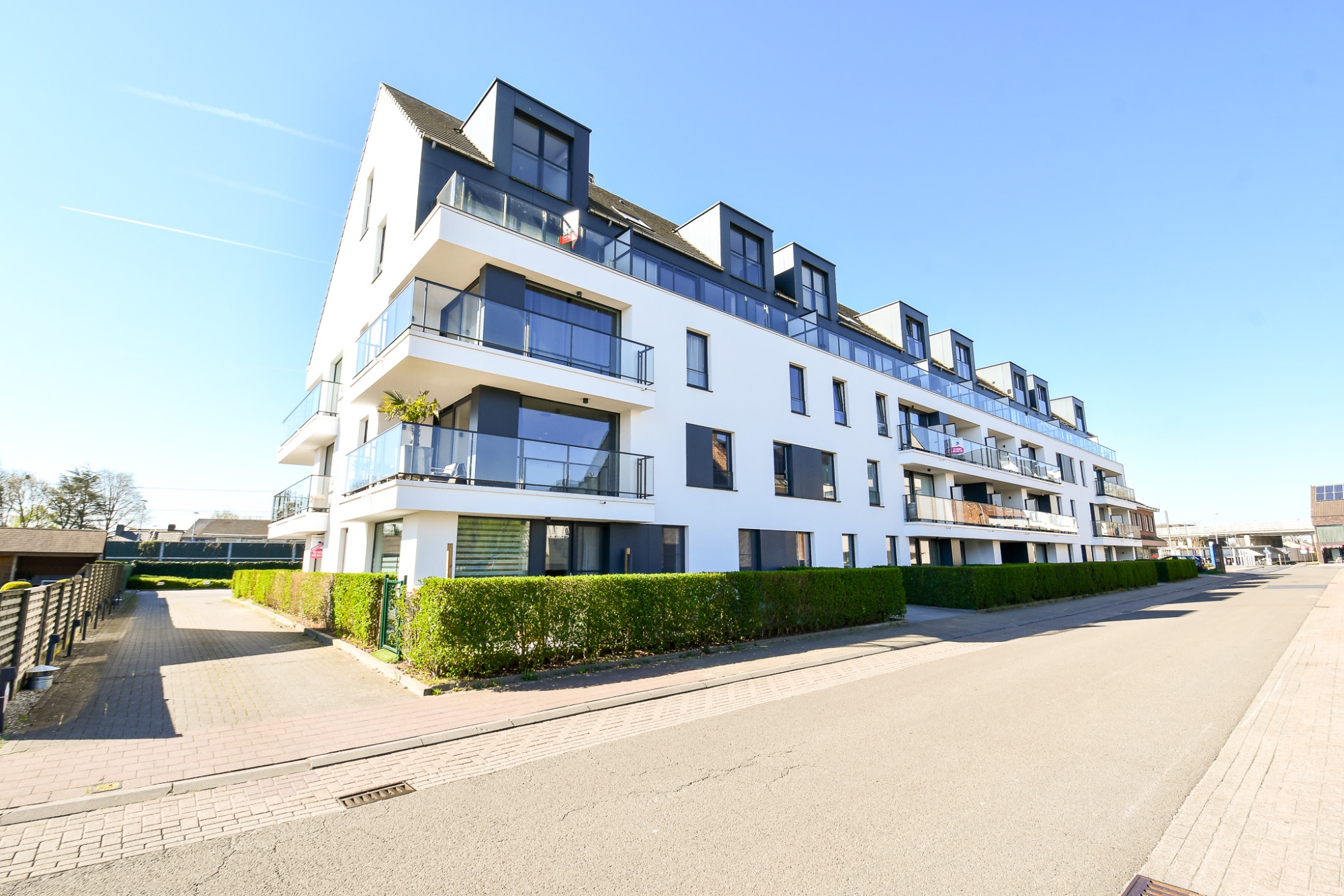 RUIM APPARTEMENT (2de verd) met 2 SLPK & TERRAS