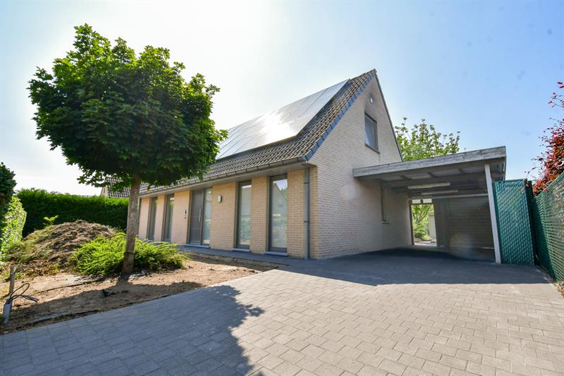 Energiezuinige gezinswoning met 4 slaapkamers en zonnige tuin in Maria-Aalter - 1