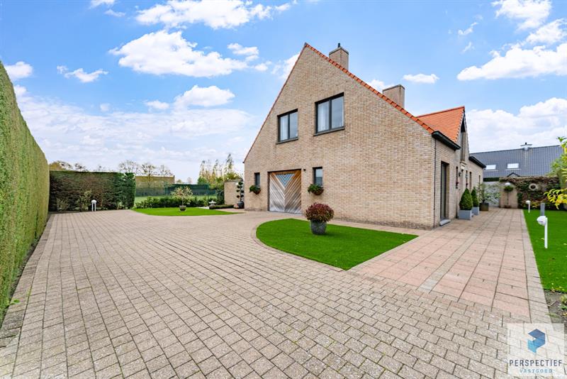 BEZOEKMOMENT 12/11 VAN 15U TOT 18U | TIJDLOZE VILLA met GROTE TUIN op 895m² en woonopp. van 257 m² - 3