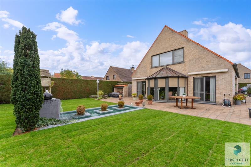 BEZOEKMOMENT 12/11 VAN 15U TOT 18U | TIJDLOZE VILLA met GROTE TUIN op 895m² en woonopp. van 257 m² - 4