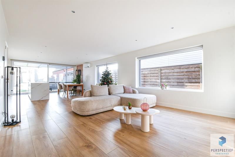 Recente (2021) RUIME hedendaagse woning met GROTE tuin en LANDELIJK UITZICHT