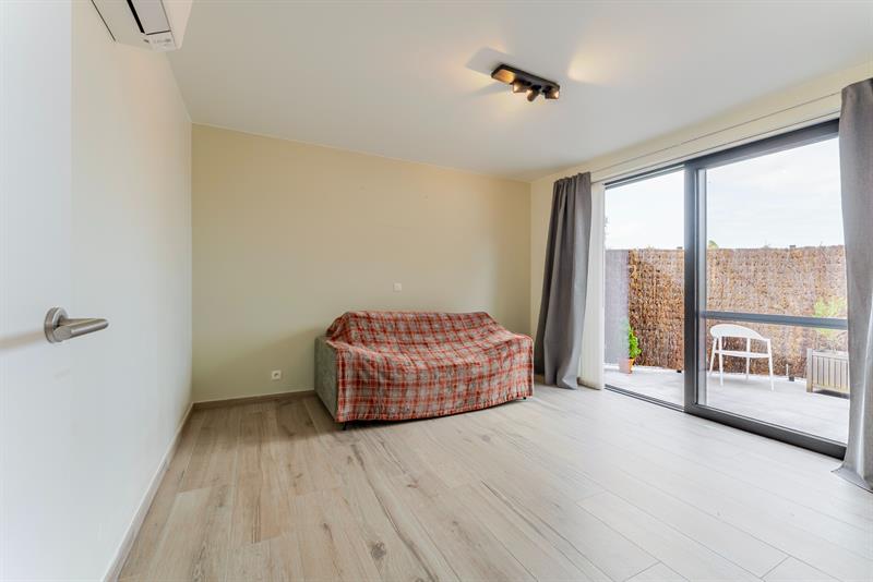 Groot (140m²) gelijkvloers appartement met praktijkruimte, 2 (mog. 3) slaapkamers en ruim terras/koer - 8