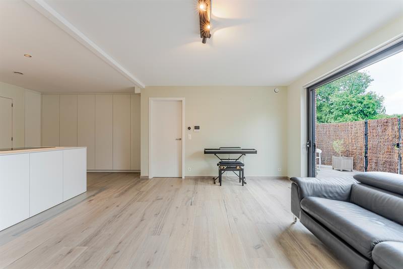 Groot (140m²) gelijkvloers appartement met praktijkruimte, 2 (mog. 3) slaapkamers en ruim terras/koer - 10