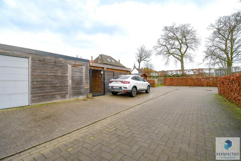 Ruime charmante gerenoveerde woning met 2 slaapkamers, tuin en parkeermogelijkheid achteraan - 17