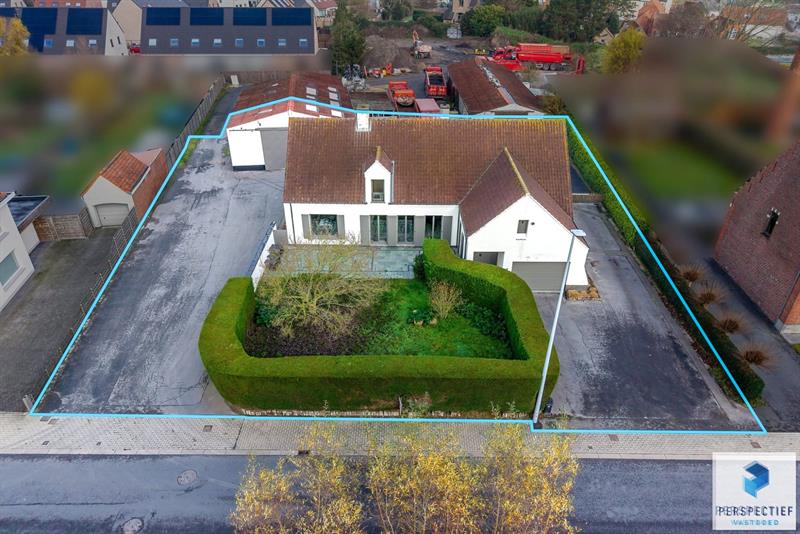 IN OPTIE - COMPROMIS IN OPMAAK | Grote villa met 4 slaapkamers met benaderende grondoppervlakte van 1438m²