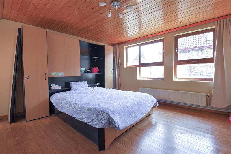 Ruime lichtrijke hoekwoning met 4 slpk en stadskoer - 9