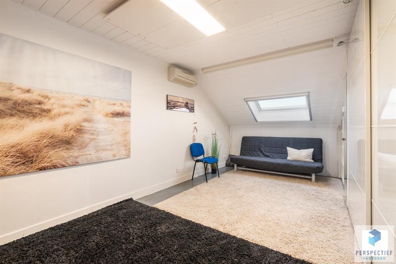 Handelspand met Winkelruimte, Magazijn  (± 250 m²) en Woonst op 1.682 m² - 43