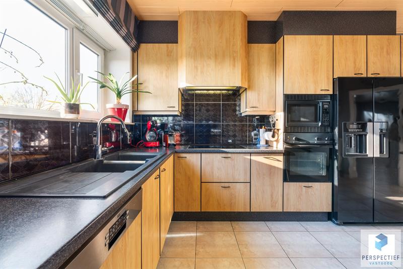 Handelspand met Winkelruimte, Magazijn  (± 250 m²) en Woonst op 1.682 m² - 34